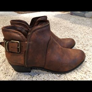 NEW women’s brown ankle boots size 8